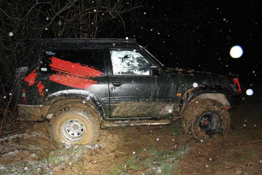 Terenówką zniszczyli uprawy