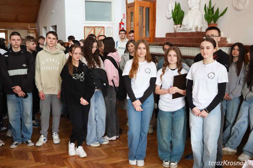 Dzień otwarty LO w Jedliczu: odbicie zakładników, pokaz musztry paradnej