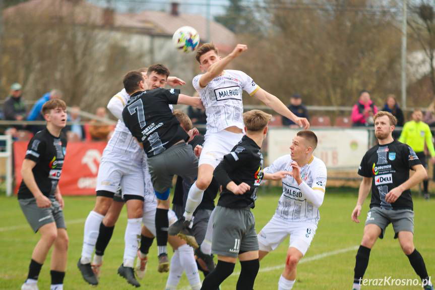 Udana inauguracja wiosny w Targowiskach. Lider pokonał Zorzę Łęki Dukielskie [ZDJĘCIA]