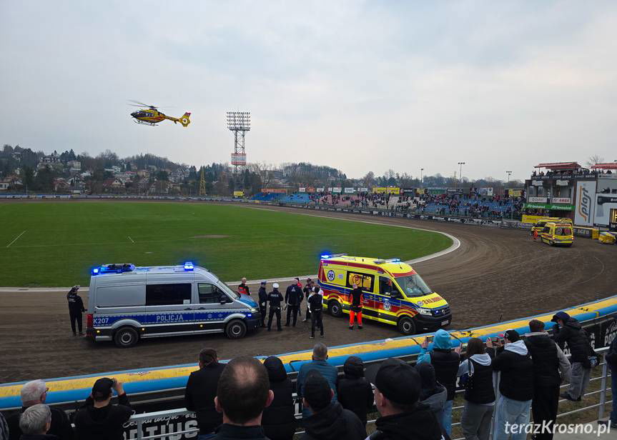 Przerwany sparing w Krośnie. Gospodarze przegrywali, dramat w 7. biegu [ZDJĘCIA]