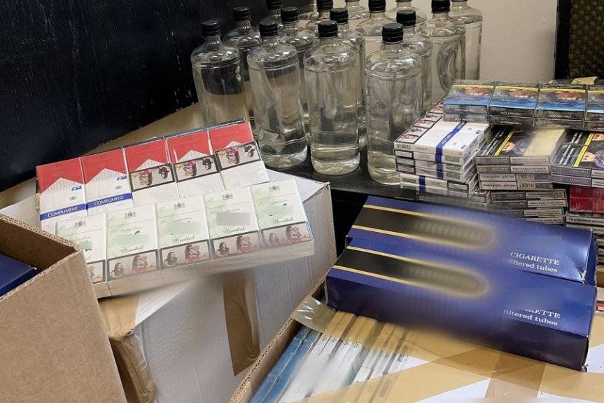 73-latka sprzedawała papierosy i alkohol bez polskich znaków akcyzy
