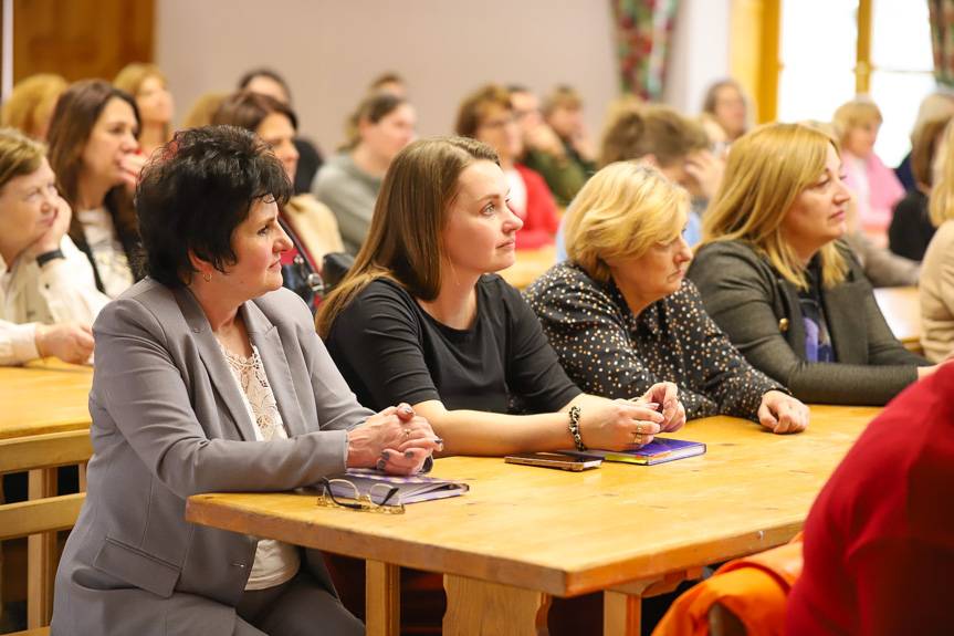 Bezpieczeństwo uczniów priorytetem. Nauczyciele z Gminy Jedlicze szkolili się z ekspertami