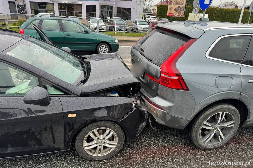 Zderzenie dwóch samochodów w Krośnie