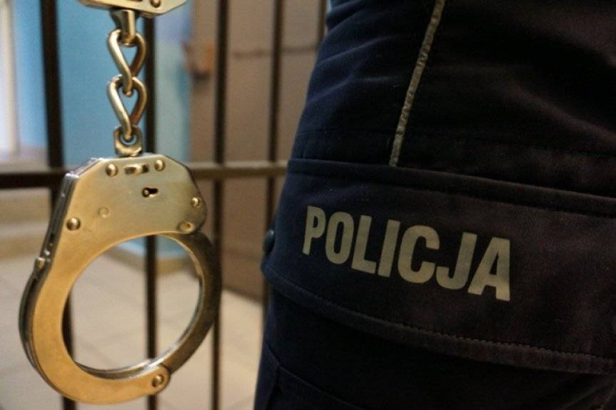 Poszukiwany listem gończym przyszedł sprawdzić czy ma uprawnienia do kierowania