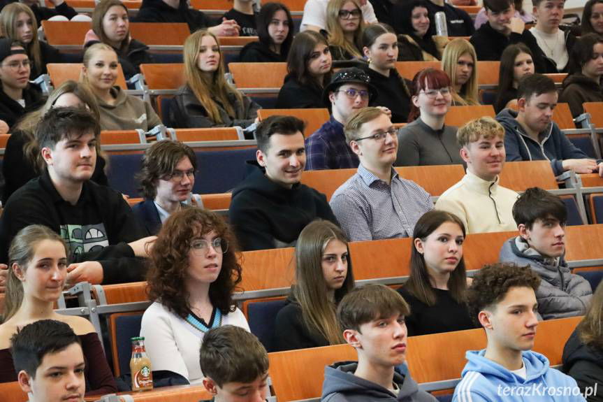 Generał Tomasz Bąk w Krośnie: "Polska jest w wyjątkowo skomplikowanej sytuacji"