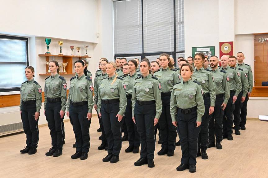 14 kobiet i 20 mężczyzn zasiliło szeregi Służby Celno-Skarbowej