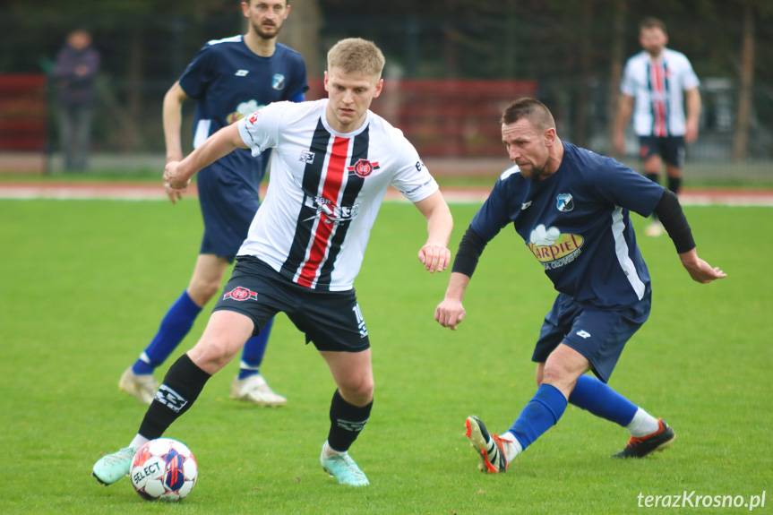 Wysoka wygrana Startu Rymanów z Głowienką. Klasyczny hat trick Rafała Nikodego