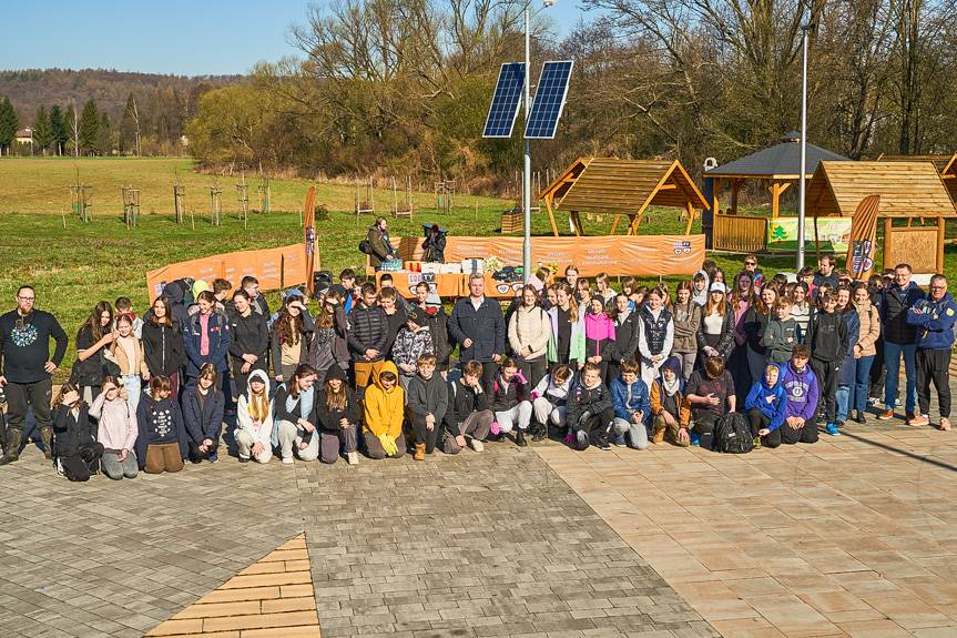 Jedlicze. Młodzież i mieszkańcy sprzątali brzegi Jasiołki