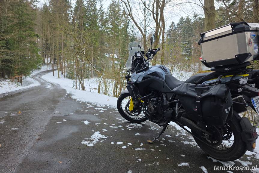 Motocyklistów zatrzymał śnieg. XV Rozpoczęcie Sezonu prawie bez motocykli [ZDJĘCIA]