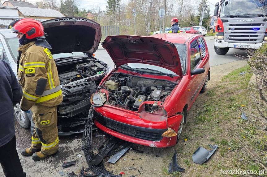 Głowienka. Służby interweniowały po zderzeniu dwóch samochodów