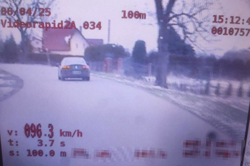 Quad bez rejestracji, kierowca bez kasku i nietrzeźwy