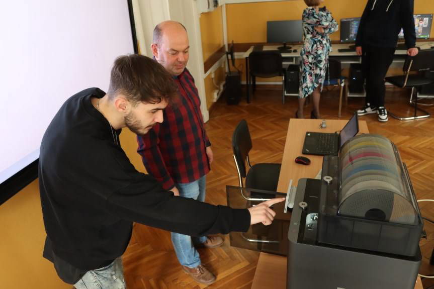 Nowoczesne pracownie i sprzęt w Liceum Ogólnokształcącym w Jedliczu