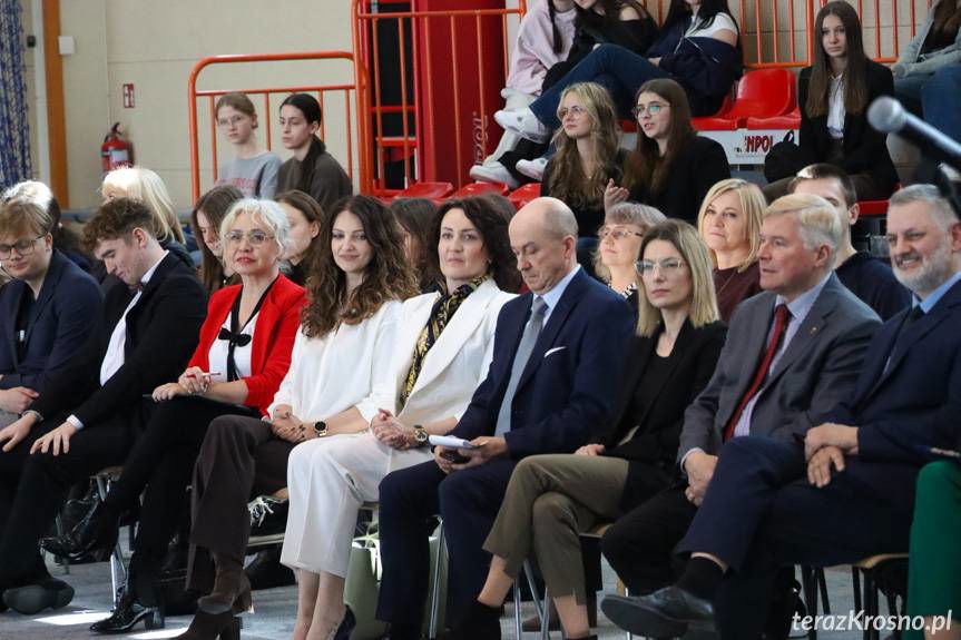 Warto uczyć się języków obcych. Podsumowanie wojewódzkich konkursów w II Liceum Ogólnokształcącym w Krośnie [ZDJĘCIA]