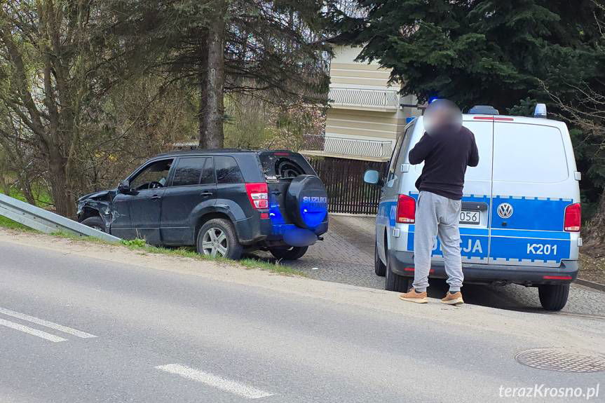 Stracił panowanie nad autem i wjechał w barierę