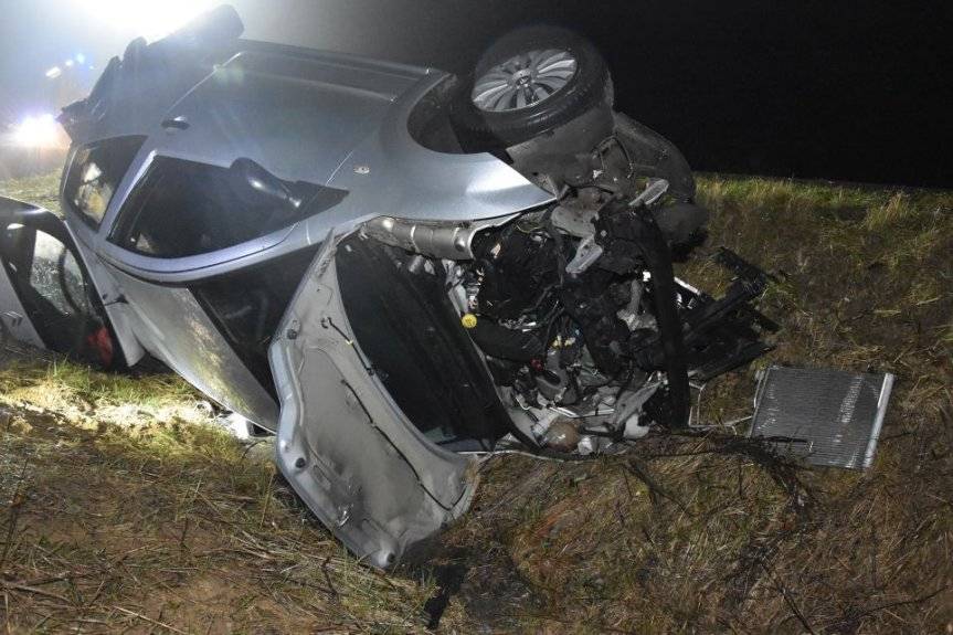 Jodłówka. 18-latek dachował citroenem. Trzy osoby w szpitalu