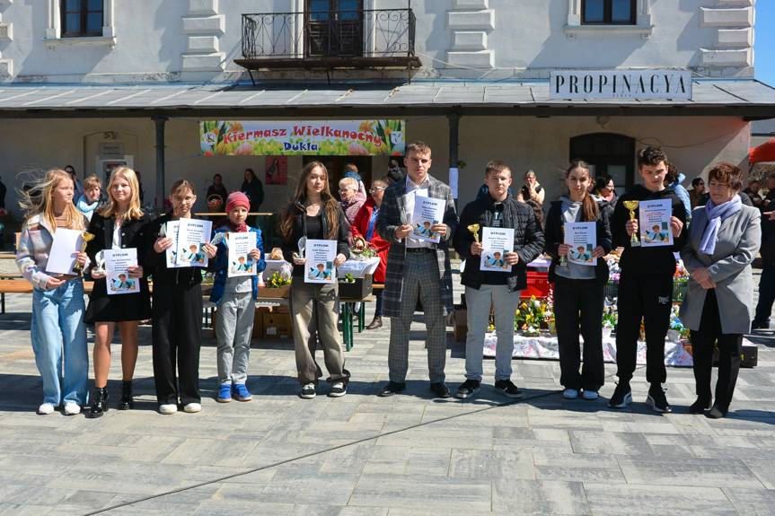 Ortografia na piątkę. Młodzież z gminy Dukla walczyła w "Złotosłowie"