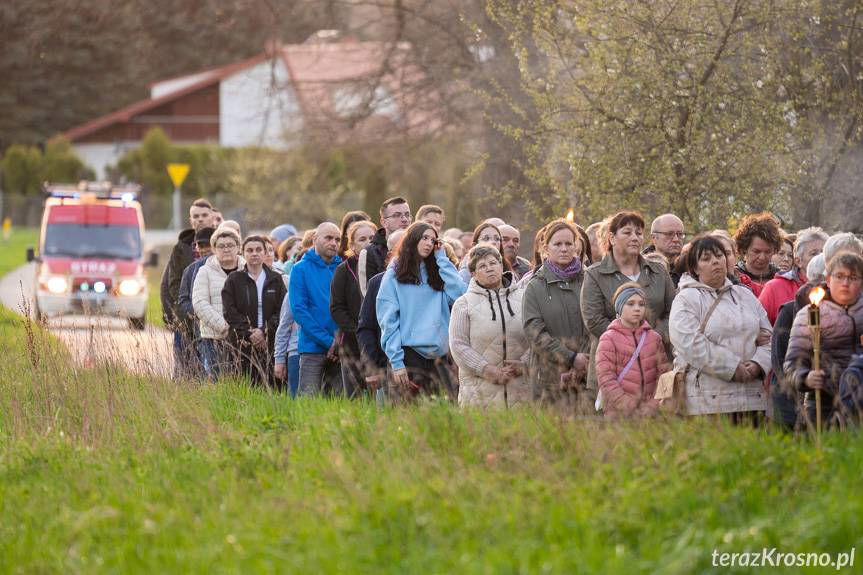 Droga Krzyżowa w Bajdach [ZDJĘCIA]