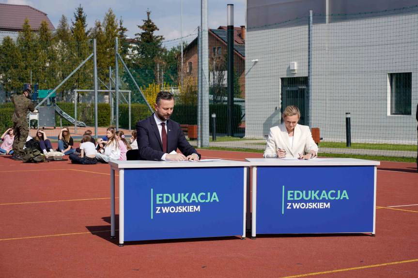 Żołnierze w szkołach. Jak zachować się w sytuacjach zagrożenia?