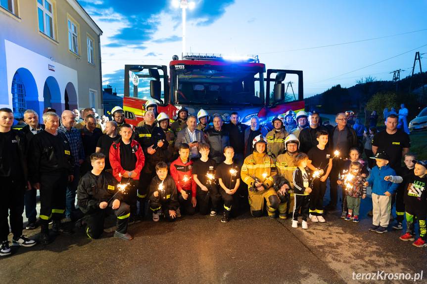Strażacka feta w Łączkach Jagiellońskich. Nowy samochód ratowniczo-gaśniczy marki SCANIA zaprezentowany