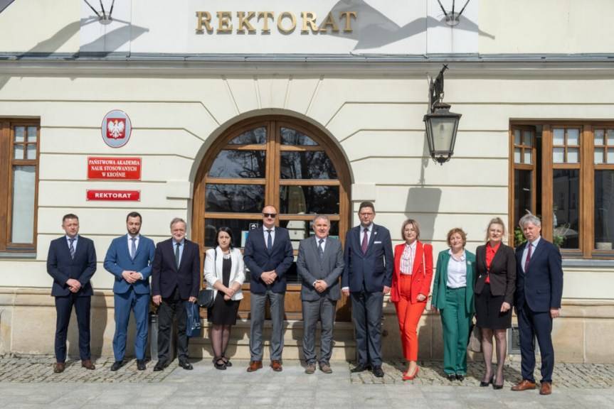 Minister Andrzej Szeptycki gościł w Państwowej Akademii Nauk Stosowanych w Krośnie