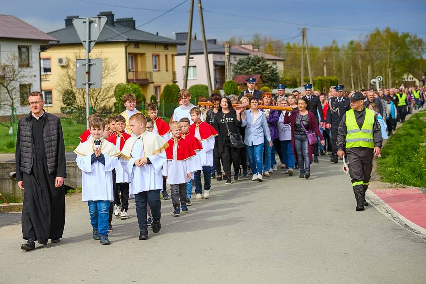 Droga Krzyżowa przeszła ulicami gminy Jedlicze. Wierni dali świadectwo wiary
