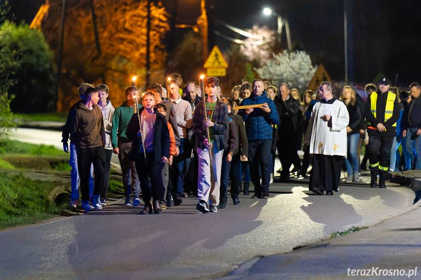 Wielki Czwartek we Wrocance. Droga Krzyżowa przeszła ulicami miejscowości