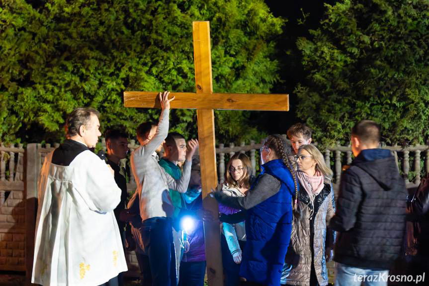 Wielki Czwartek we Wrocance. Droga Krzyżowa przeszła ulicami miejscowości