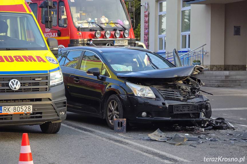 Czołowe zderzenie dwóch samochodów w Wojaszówce