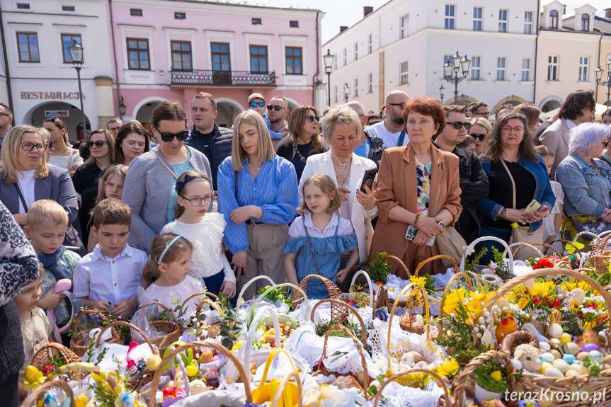 Tradycyjne święcenie pokarmów na rynku w Krośnie [ZDJĘCIA]