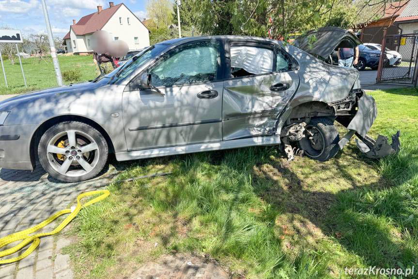 Groźnie wyglądające zderzenie dwóch samochodów w Korczynie