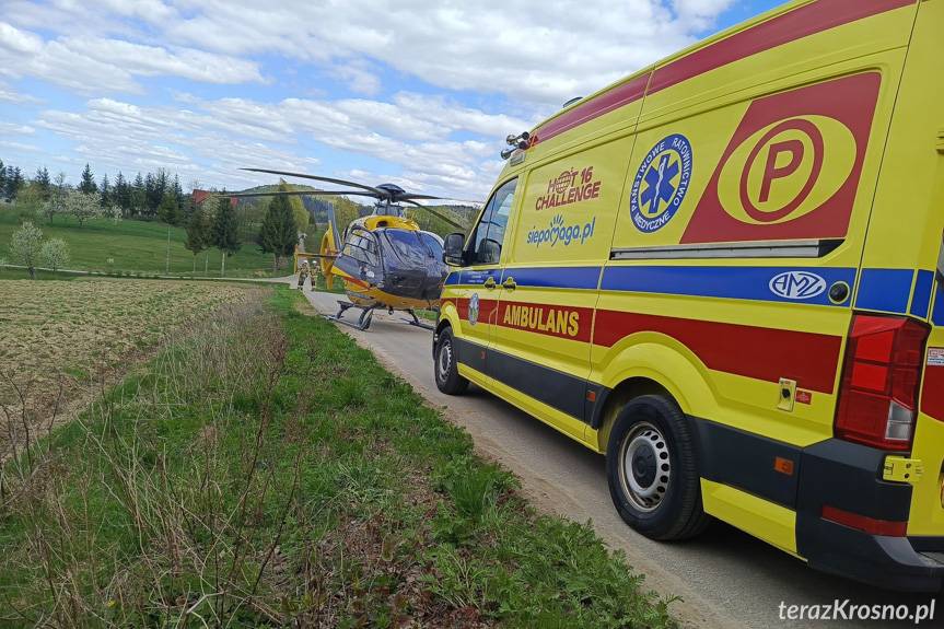 Wypadek na leśnej drodze. Młody rowerzysta poważnie ranny po upadku