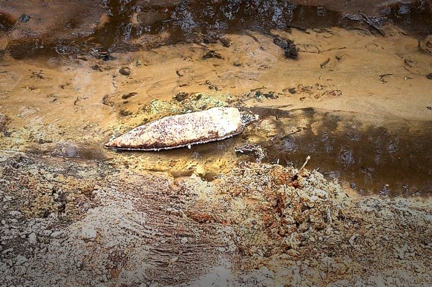 Policjanci zabezpieczali miejsce odnalezienia niewybuchu