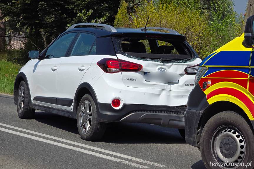 Zderzenie samochodu osobowego i ciężarowego w Ustrobnej