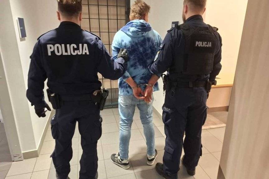 Z wersalki do celi