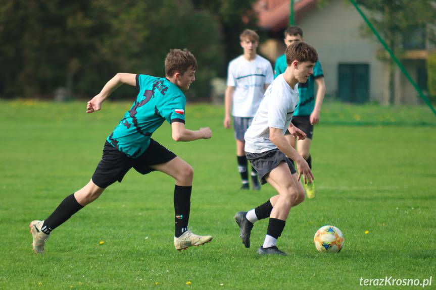 Juniorzy Iwonki Iwonicz wciąż niepokonani [ZDJĘCIA]