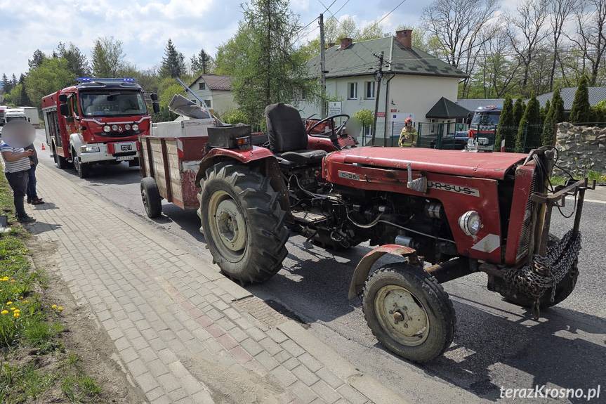 Nowy Żmigród. Zderzenie ciągnika rolniczego z samochodem ciężarowym