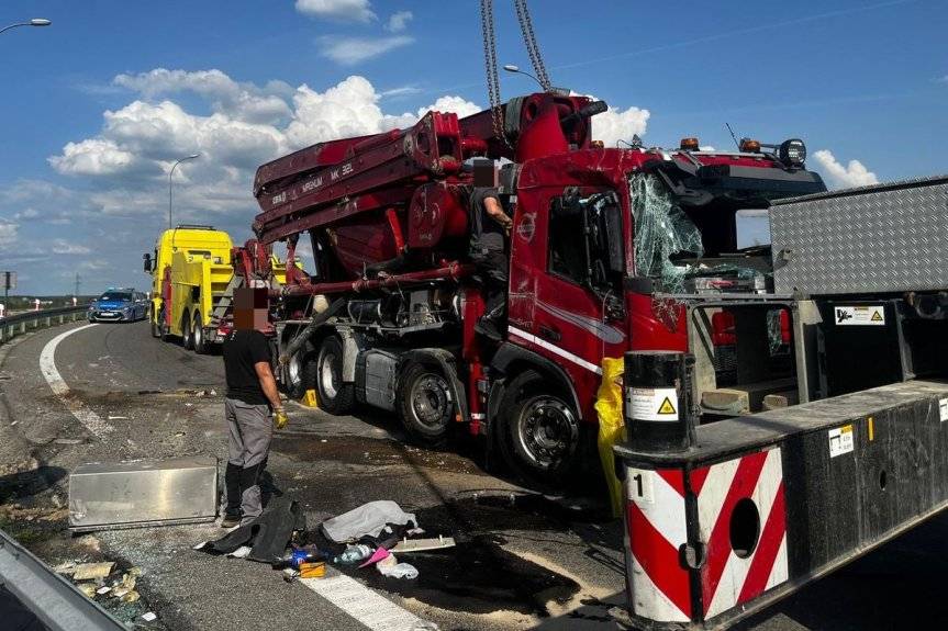 Przewrócona ciężarówka na A4 w Świlczy