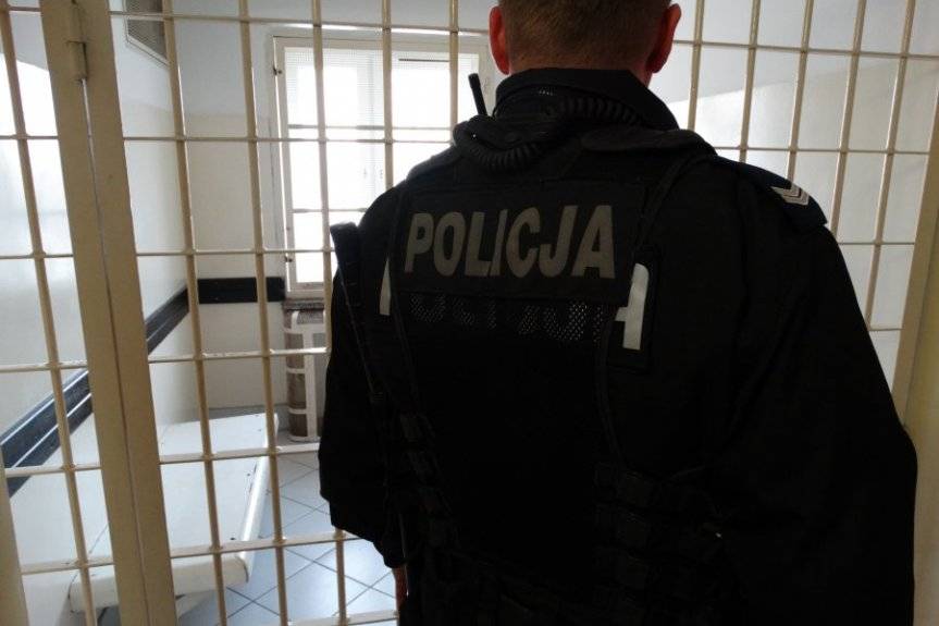Agresja, wyzwiska i łapówka - interwencja wobec pijanego 33-latka