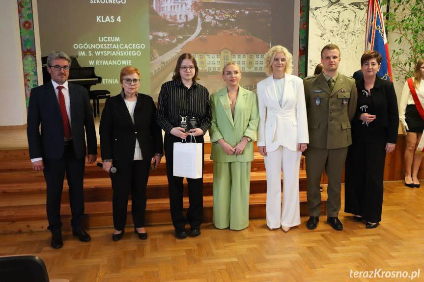 Uroczyste pożegnanie maturzystów Liceum Ogólnokształcącego w Rymanowie [ZDJĘCIA]