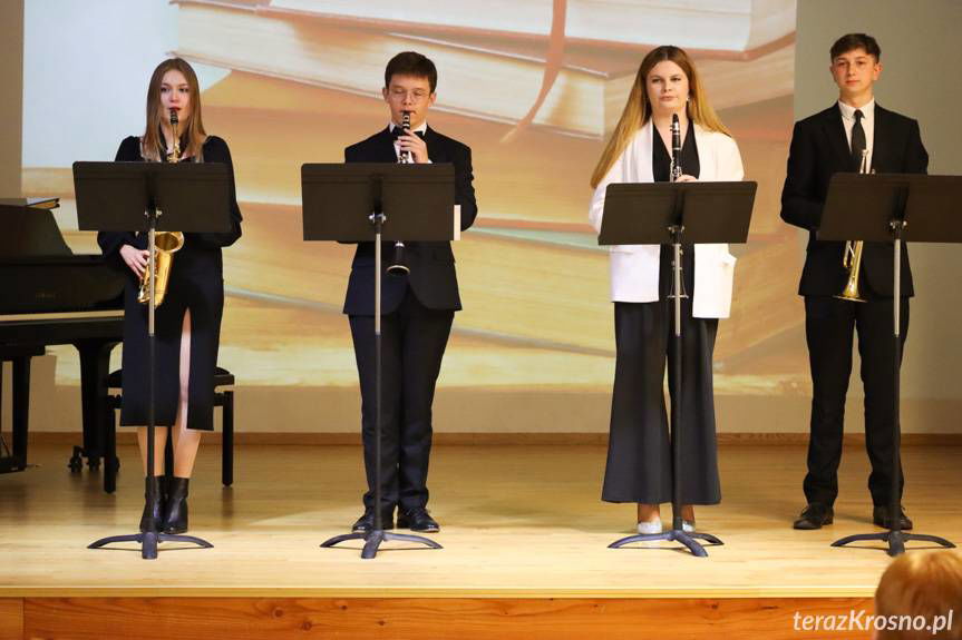 Uroczyste pożegnanie maturzystów Liceum Ogólnokształcącego w Rymanowie [ZDJĘCIA]