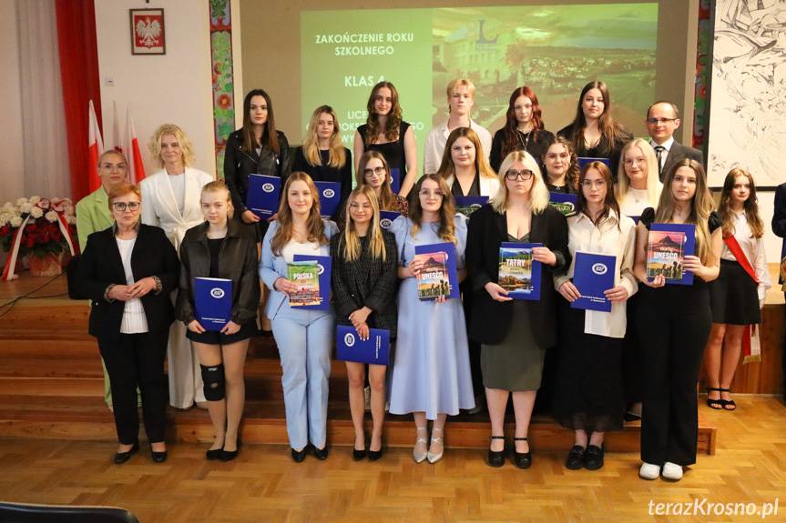 Uroczyste pożegnanie maturzystów Liceum Ogólnokształcącego w Rymanowie [ZDJĘCIA]