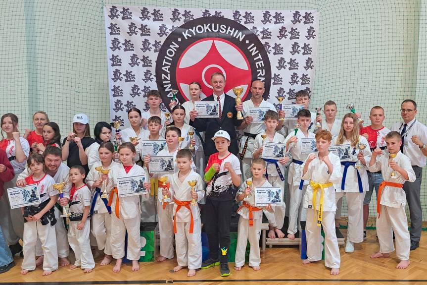 Drużynowy sukces krośnieńskich karateków na turnieju w Dukli