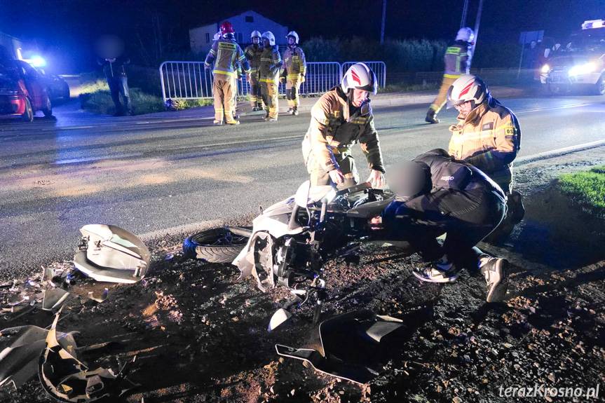 Ustrobna. Zderzenie motocyklisty z samochodem