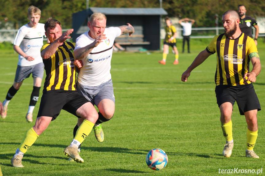 Iwonka Iwonicz górą w derbach gminy Iwonicz-Zdrój [ZDJĘCIA]