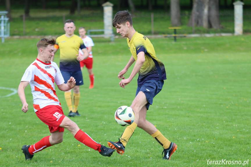 Dwór Kombornia - Victoria Kobylany: grad bramek i niewykorzystany karny [ZDJĘCIA]