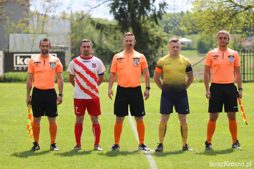 Dwór Kombornia - Victoria Kobylany: grad bramek i niewykorzystany karny [ZDJĘCIA]