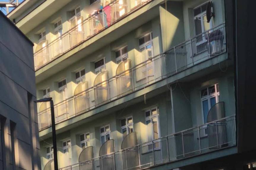 Pacjentka wypadła z okna szpitala. Nie żyje