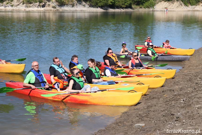Kajakowe sprzątanie brzegów Zbiornika Wodnego "Besko" w Sieniawie [ZDJĘCIA]