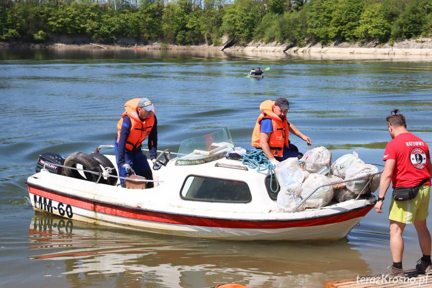 Kajakowe sprzątanie brzegów Zbiornika Wodnego "Besko" w Sieniawie [ZDJĘCIA]
