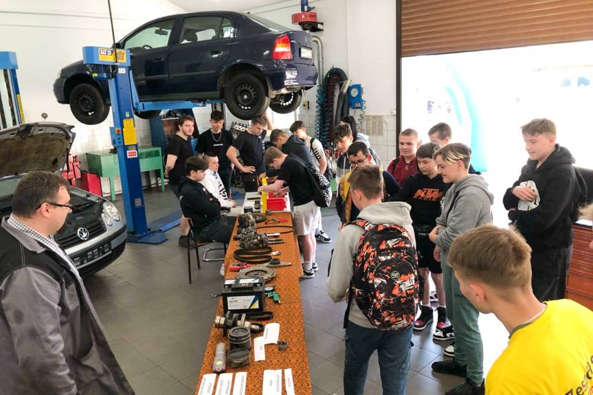 Zawody, symulatory i turnieje. Tak wyglądał Dzień Otwarty w ZS w Jedliczu